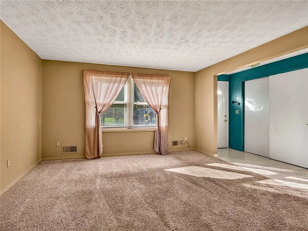 176 Drumcliff Way, Greece, New York 14612, Greece, New York 14612, 4 Bedroom Bedrooms, 8 Room Rooms,1 BathroomBathrooms,Residential,For Sale,176 Drumcliff Way, Greece, New York 14612,0,R1725397