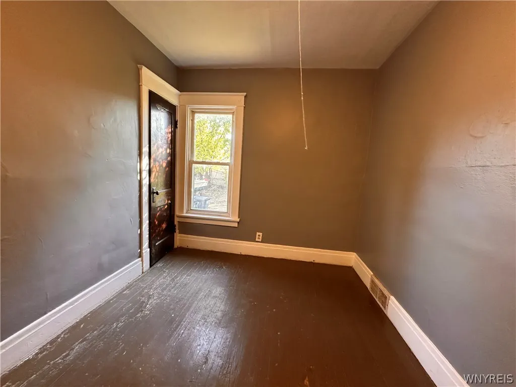 743 Tifft Street, Buffalo, New York 14220, Buffalo, New York 14220, 6 Bedroom Bedrooms, ,2 BathroomBathrooms,Residential,For Sale,743 Tifft Street, Buffalo, New York 14220,0,B1725660
