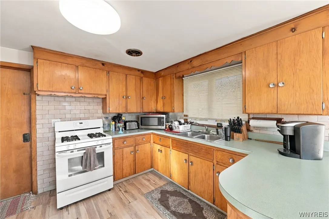 1206 Ridge Road, Lackawanna, New York 14218, Lackawanna, New York 14218, 6 Bedroom Bedrooms, ,2 BathroomBathrooms,Residential,For Sale,1206 Ridge Road, Lackawanna, New York 14218,0,B1725678