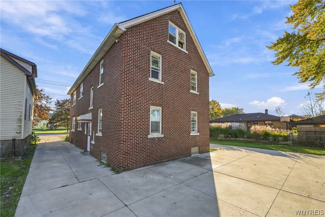 1378 Ridge Road, Lackawanna, New York 14218, Lackawanna, New York 14218, 6 Bedroom Bedrooms, ,2 BathroomBathrooms,Residential,For Sale,1378 Ridge Road, Lackawanna, New York 14218,0,B1725663