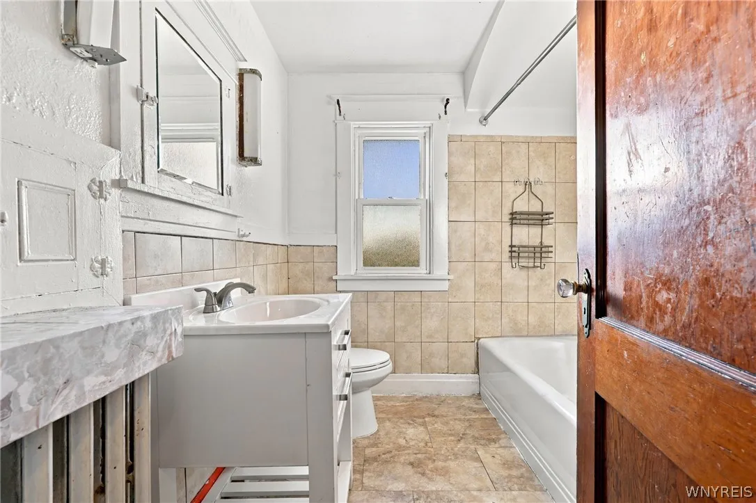 1378 Ridge Road, Lackawanna, New York 14218, Lackawanna, New York 14218, 6 Bedroom Bedrooms, ,2 BathroomBathrooms,Residential,For Sale,1378 Ridge Road, Lackawanna, New York 14218,0,B1725663