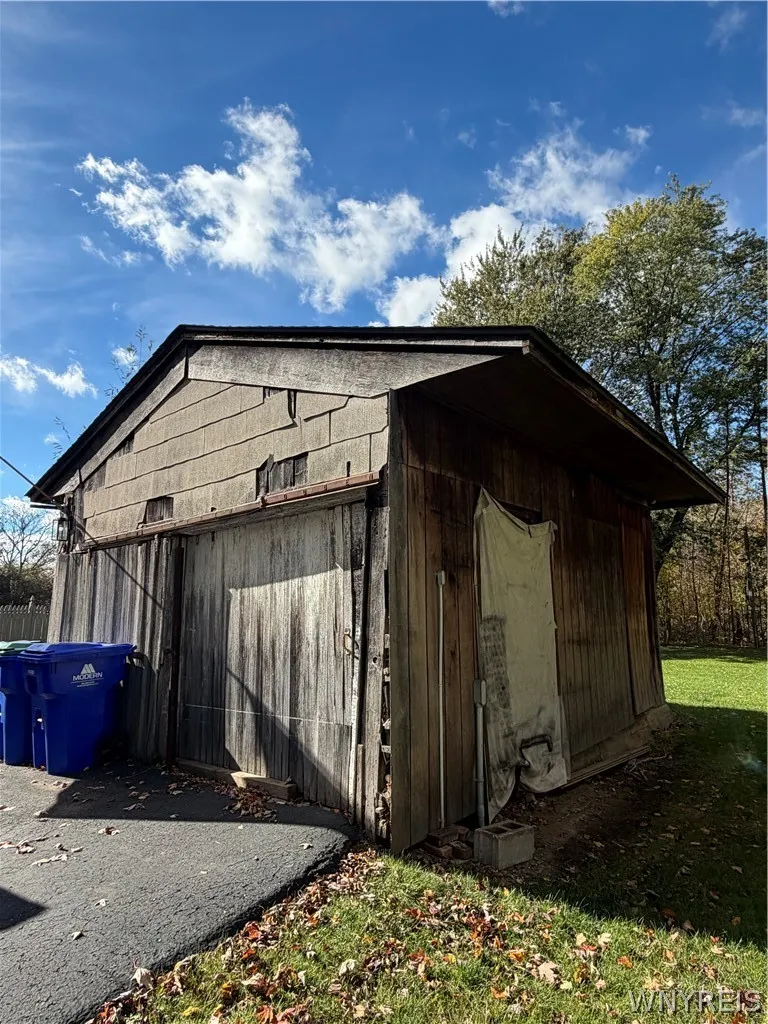 5224 Old Goodrich Road, Clarence, New York 14031, Clarence, New York 14031, 4 Bedroom Bedrooms, 7 Room Rooms,2 BathroomBathrooms,Residential,For Sale,5224 Old Goodrich Road, Clarence, New York 14031,0,B1724159