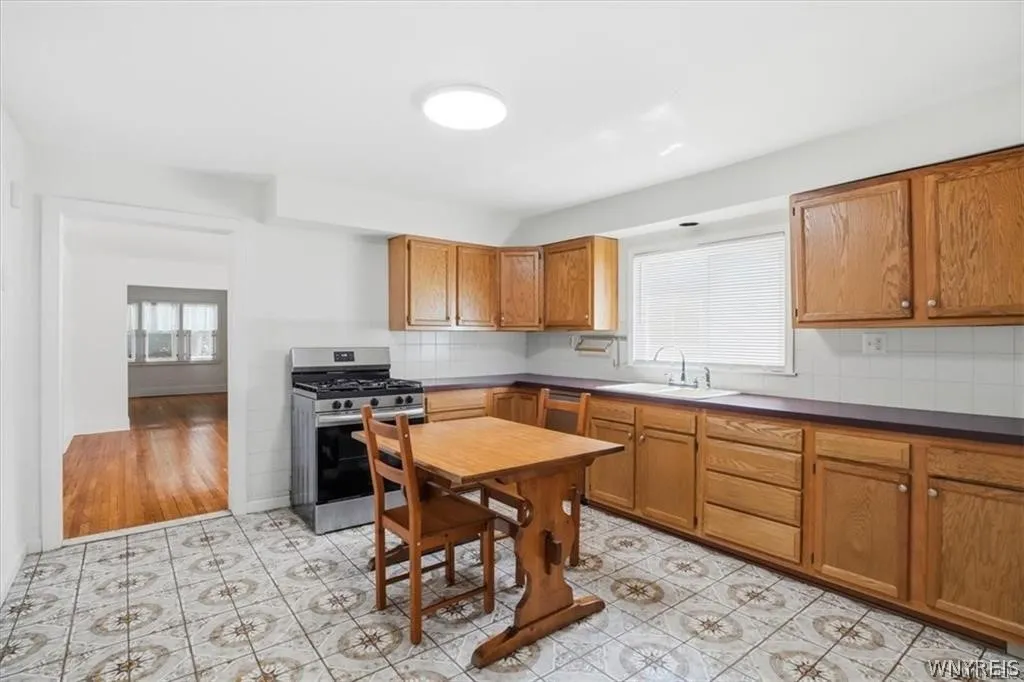 116 College Street, Buffalo, New York 14201, Buffalo, New York 14201, 1 Bedroom Bedrooms, 4 Room Rooms,1 BathroomBathrooms,Residential Lease,For Rent,116 College Street, Buffalo, New York 14201,0,B1725679