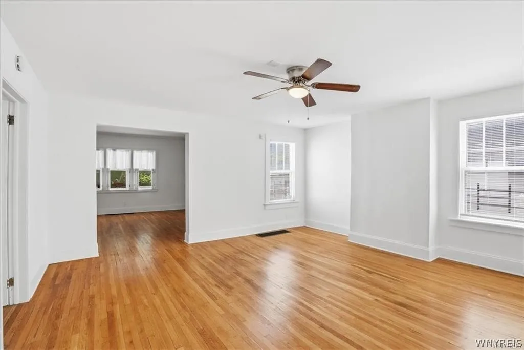 116 College Street, Buffalo, New York 14201, Buffalo, New York 14201, 1 Bedroom Bedrooms, 4 Room Rooms,1 BathroomBathrooms,Residential Lease,For Rent,116 College Street, Buffalo, New York 14201,0,B1725679