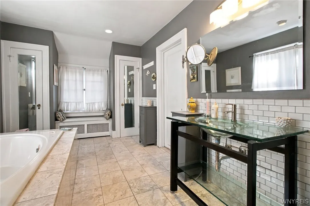 132 Cleveland Avenue, Buffalo, New York 14222, Buffalo, New York 14222, 5 Bedroom Bedrooms, 7 Room Rooms,3 BathroomBathrooms,Residential,For Sale,132 Cleveland Avenue, Buffalo, New York 14222,0,B1725292