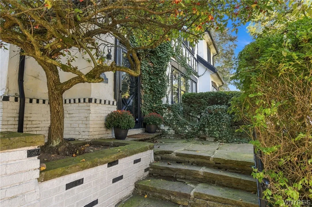 132 Cleveland Avenue, Buffalo, New York 14222, Buffalo, New York 14222, 5 Bedroom Bedrooms, 7 Room Rooms,3 BathroomBathrooms,Residential,For Sale,132 Cleveland Avenue, Buffalo, New York 14222,0,B1725292