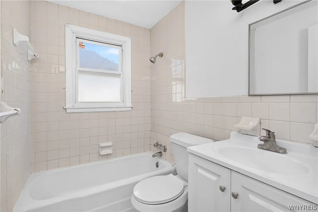 703 Saint Lawrence Avenue, Buffalo, New York 14216, Buffalo, New York 14216, 16 Bedroom Bedrooms, ,Multi Family,For Sale,703 Saint Lawrence Avenue, Buffalo, New York 14216,0,B1725686