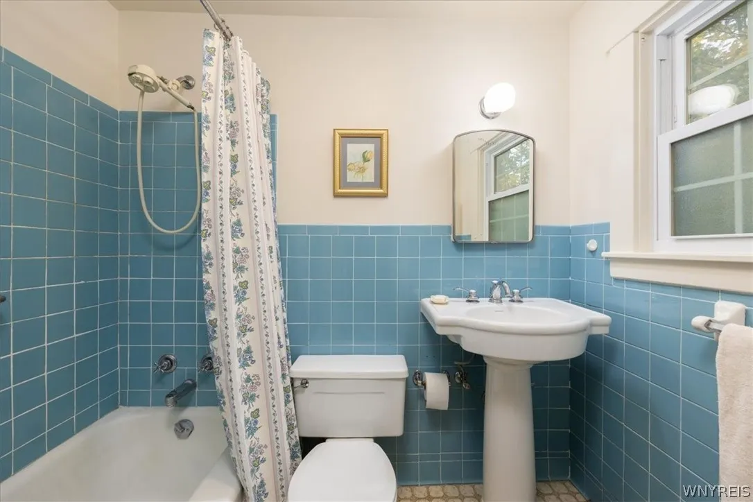 170 Pine St, Aurora, New York 14052, Aurora, New York 14052, 4 Bedroom Bedrooms, 11 Room Rooms,2 BathroomBathrooms,Residential,For Sale,170 Pine St, Aurora, New York 14052,0,B1725696