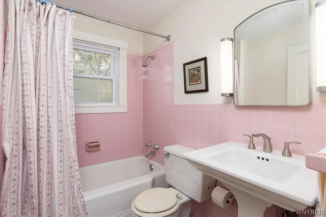 170 Pine St, Aurora, New York 14052, Aurora, New York 14052, 4 Bedroom Bedrooms, 11 Room Rooms,2 BathroomBathrooms,Residential,For Sale,170 Pine St, Aurora, New York 14052,0,B1725696