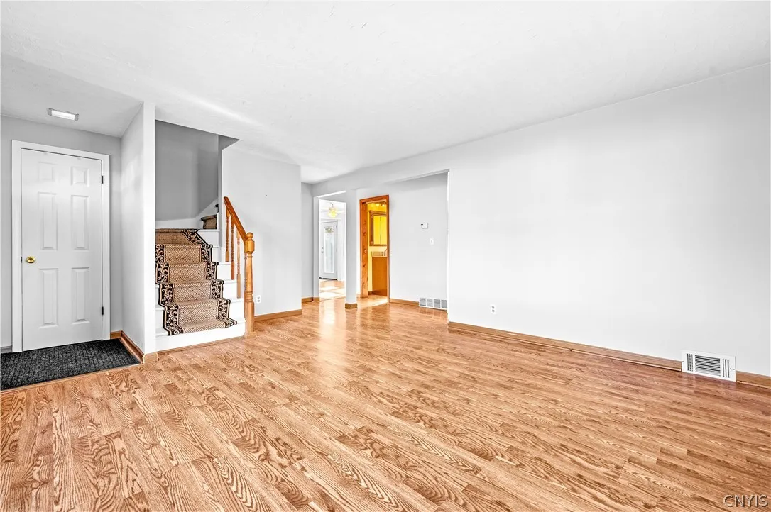 918 Armory Drive, Utica, New York 13501, Utica, New York 13501, 3 Bedroom Bedrooms, 8 Room Rooms,1 BathroomBathrooms,Residential,For Sale,918 Armory Drive, Utica, New York 13501,0,S1725582