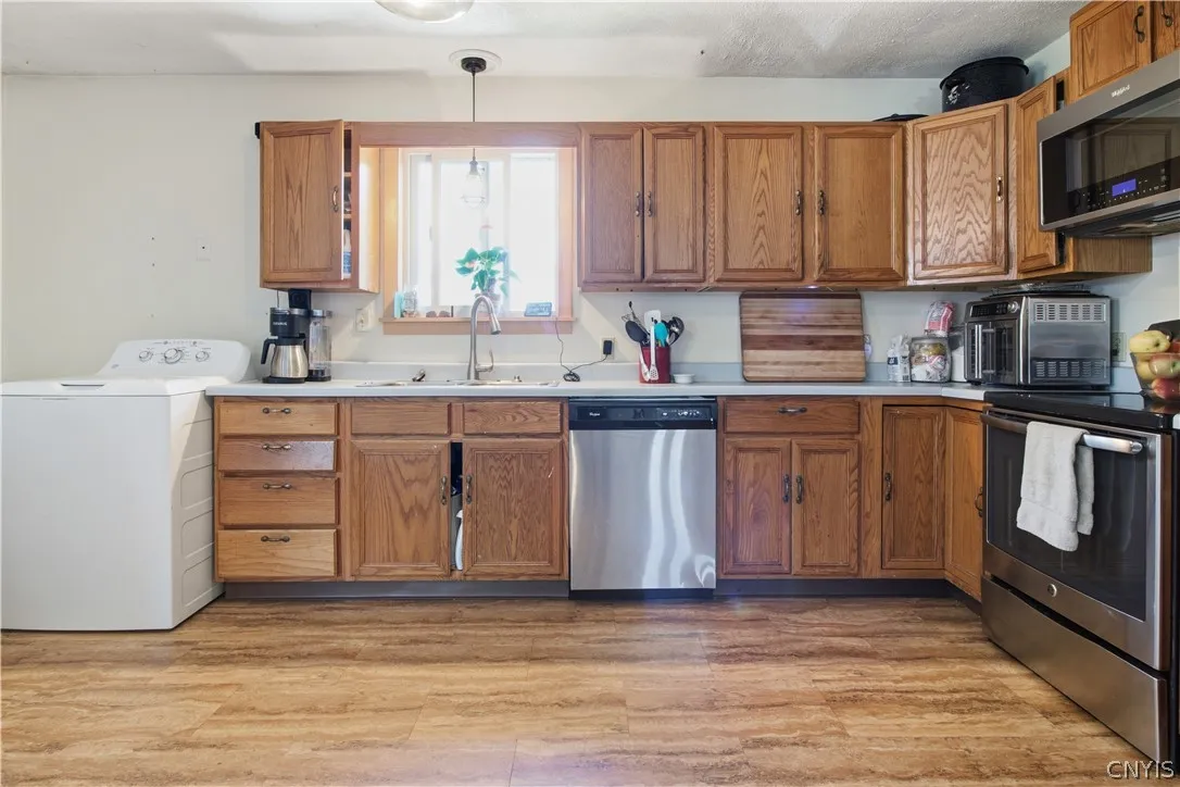 6762 North Lakeshore Road, Verona, New York 13478, Verona, New York 13162, 6 Bedroom Bedrooms, ,2 BathroomBathrooms,Residential,For Sale,6762 North Lakeshore Road, Verona, New York 13478,0,S1722588