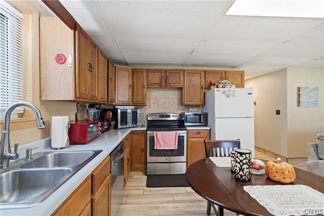 6762 North Lakeshore Road, Verona, New York 13478, Verona, New York 13162, 6 Bedroom Bedrooms, ,2 BathroomBathrooms,Residential,For Sale,6762 North Lakeshore Road, Verona, New York 13478,0,S1722588