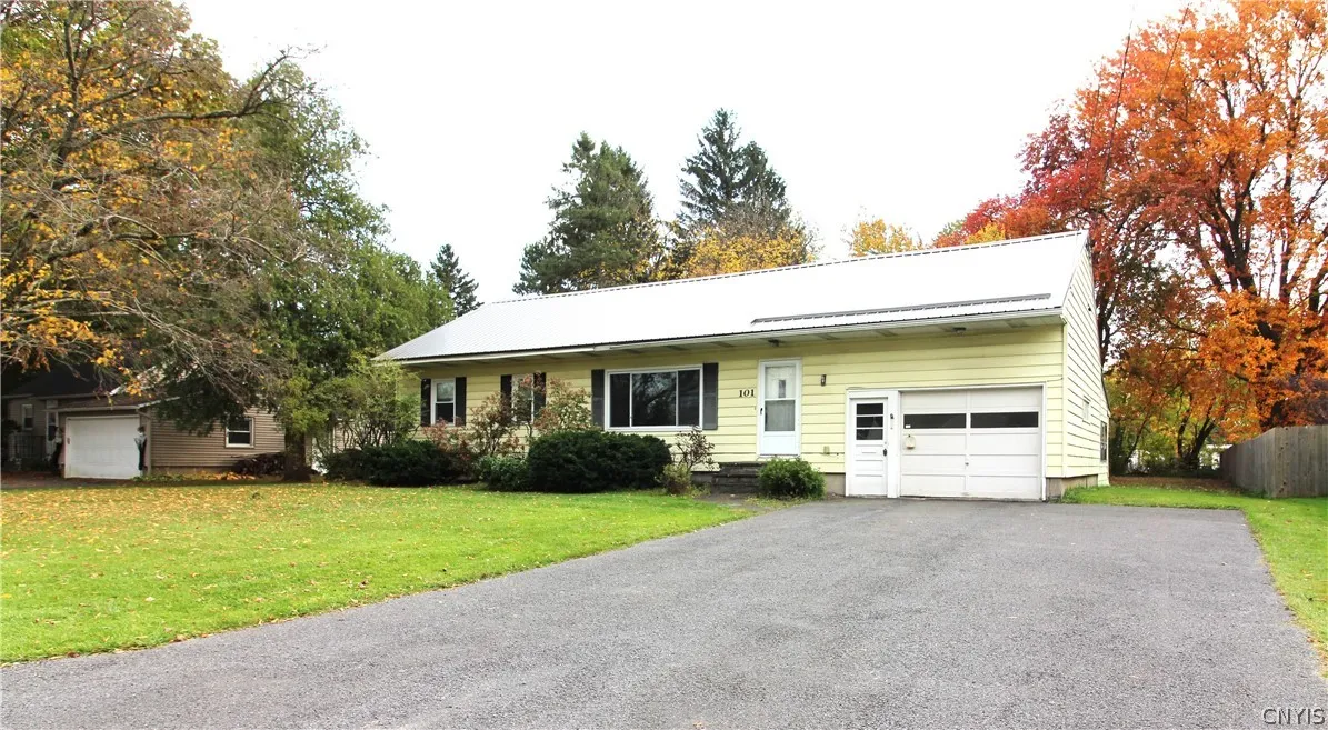 101 Clarence Drive, Cicero, New York 13212, Cicero, New York 13212, 2 Bedroom Bedrooms, 6 Room Rooms,1 BathroomBathrooms,Residential,For Sale,101 Clarence Drive, Cicero, New York 13212,0,S1725273