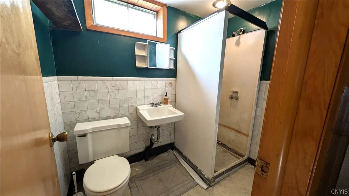 303 Woods Avenue North, Salina, New York 13206, Salina, New York 13206, 2 Bedroom Bedrooms, 5 Room Rooms,2 BathroomBathrooms,Residential,For Sale,303 Woods Avenue North, Salina, New York 13206,0,S1725544