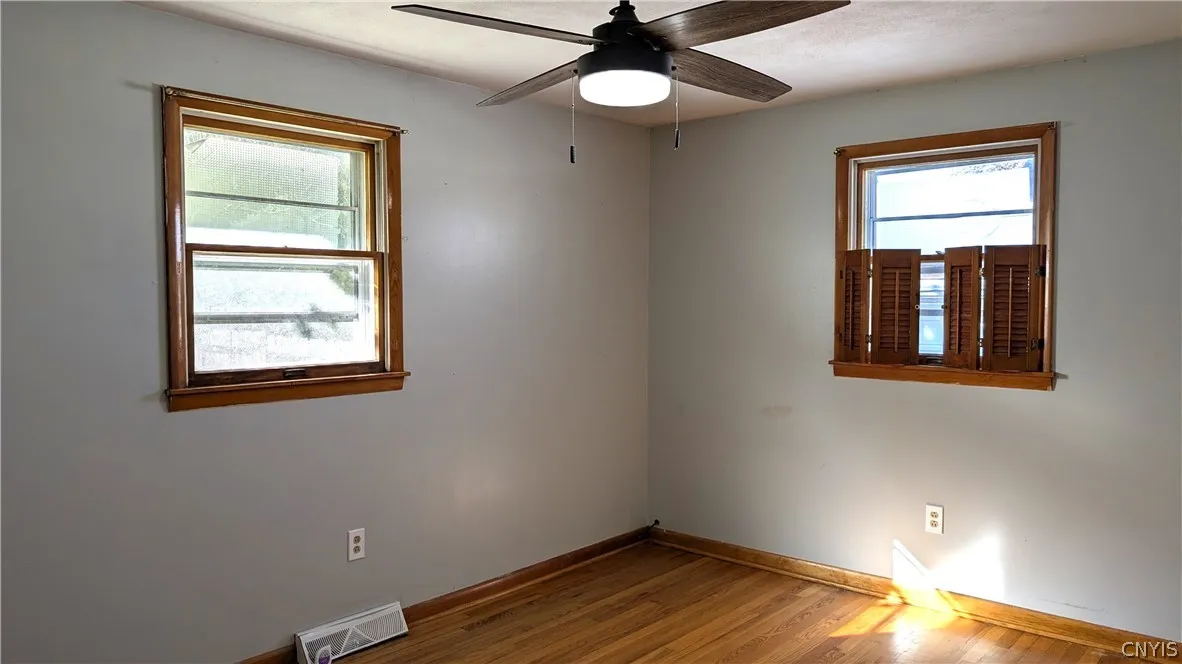 303 Woods Avenue North, Salina, New York 13206, Salina, New York 13206, 2 Bedroom Bedrooms, 5 Room Rooms,2 BathroomBathrooms,Residential,For Sale,303 Woods Avenue North, Salina, New York 13206,0,S1725544