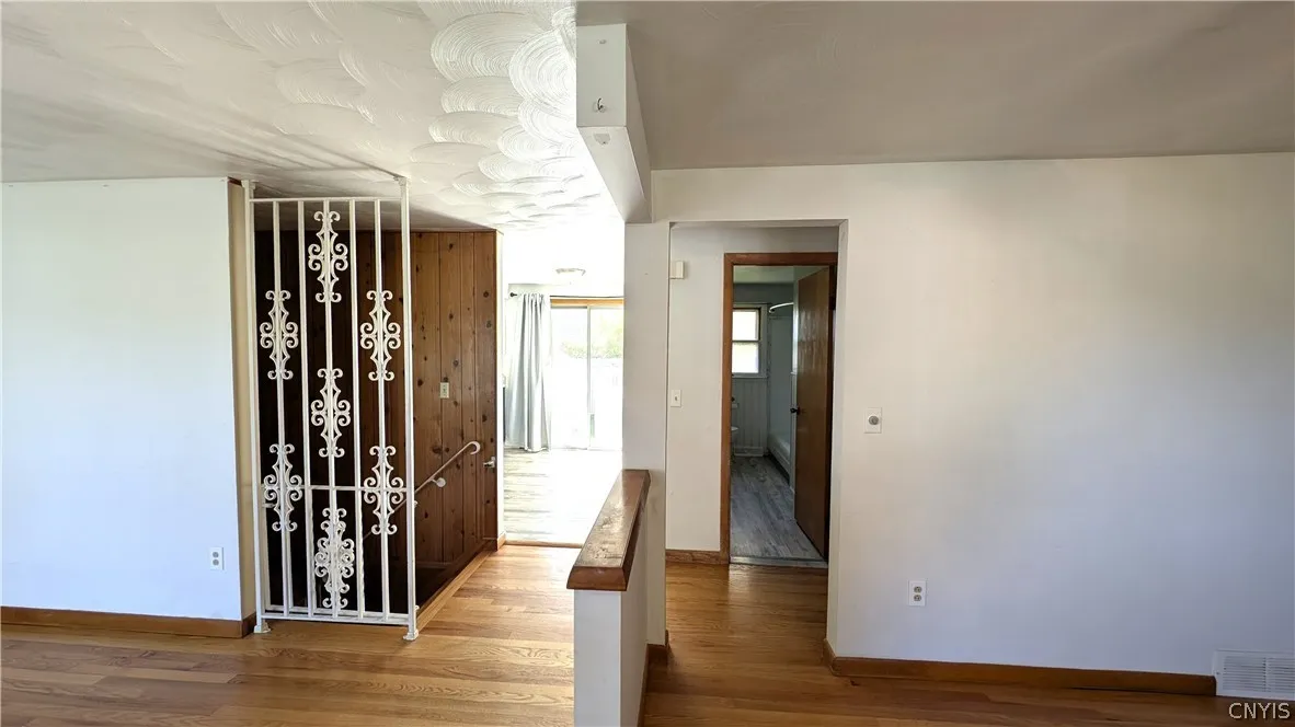 303 Woods Avenue North, Salina, New York 13206, Salina, New York 13206, 2 Bedroom Bedrooms, 5 Room Rooms,2 BathroomBathrooms,Residential,For Sale,303 Woods Avenue North, Salina, New York 13206,0,S1725544