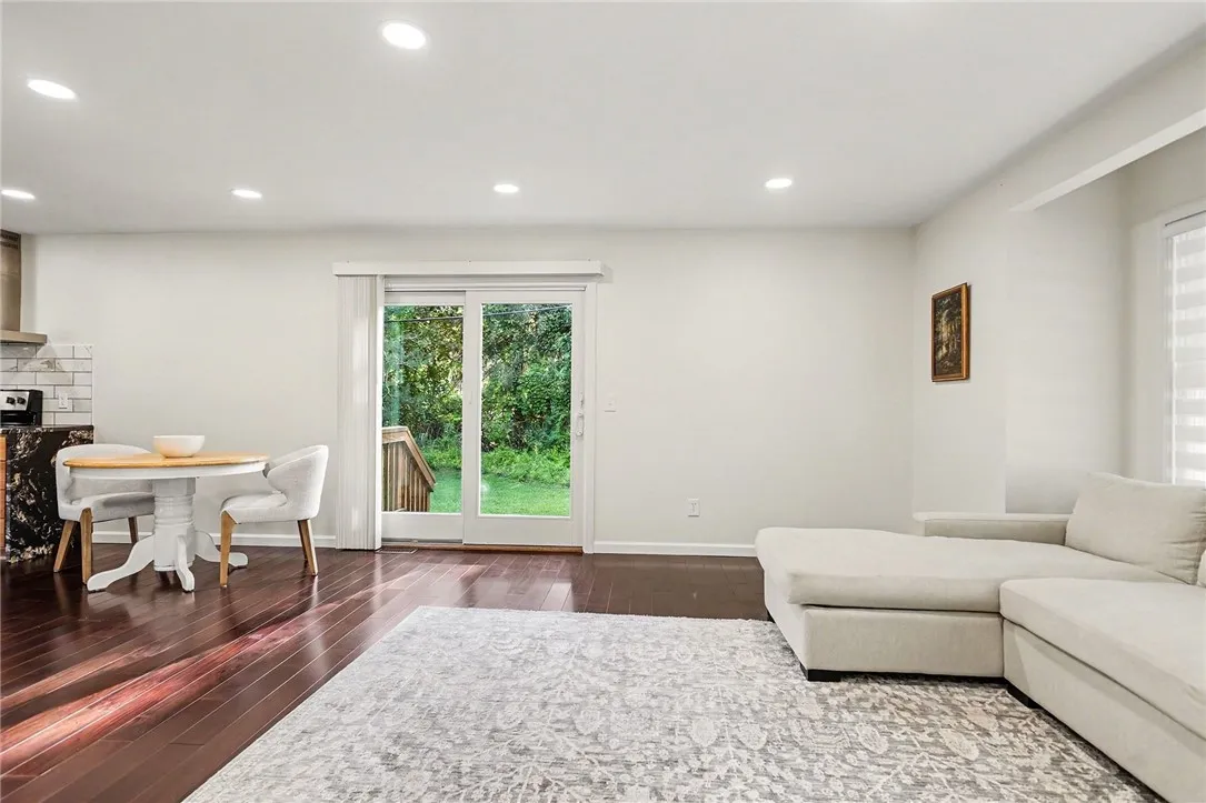 8 Hillview Drive, Irondequoit, New York 14622, Irondequoit, New York 14622, 3 Bedroom Bedrooms, 5 Room Rooms,2 BathroomBathrooms,Residential,For Sale,8 Hillview Drive, Irondequoit, New York 14622,0,R1725689