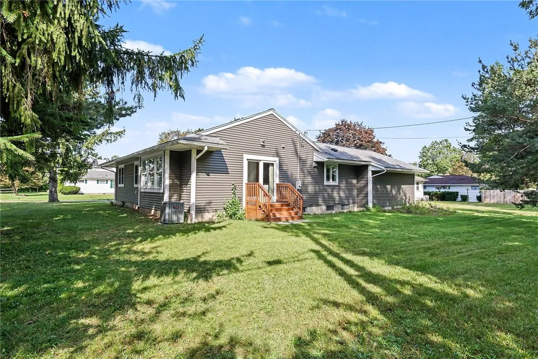 8 Hillview Drive, Irondequoit, New York 14622, Irondequoit, New York 14622, 3 Bedroom Bedrooms, 5 Room Rooms,2 BathroomBathrooms,Residential,For Sale,8 Hillview Drive, Irondequoit, New York 14622,0,R1725689