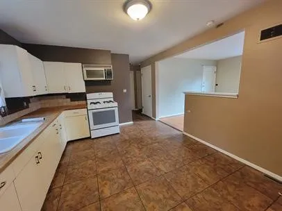 4 Meadow Street, Seneca Falls, New York 13148, Seneca Falls, New York 13148, 2 Bedroom Bedrooms, 2 Room Rooms,1 BathroomBathrooms,Residential Lease,For Rent,4 Meadow Street, Seneca Falls, New York 13148,0,R1725752