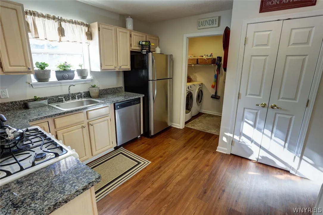 4100 Stonegate #2 Lane Townhome, Amherst, New York, Amherst, New York 14221, 2 Bedrooms Bedrooms, 6 Rooms Rooms,1 BathroomBathrooms,Residential Lease,For Rent,4100 Stonegate #2 Lane Townhome, Amherst, New York,0,B465431