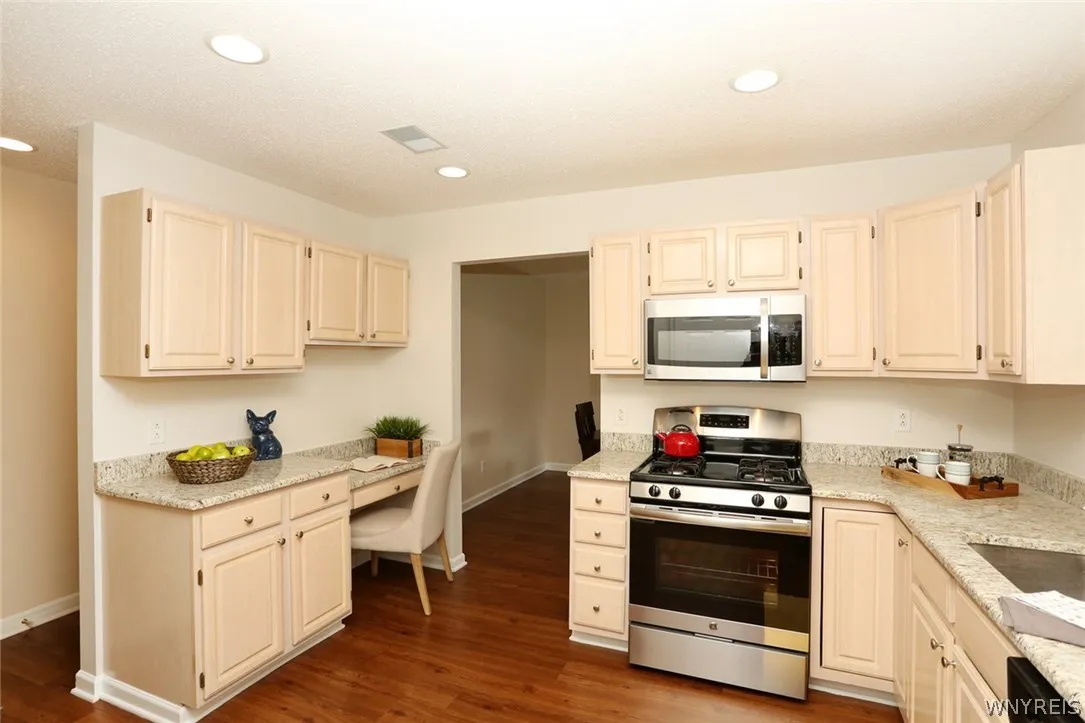 4100 Stonegate #2 Lane Townhome, Amherst, New York, Amherst, New York 14221, 2 Bedrooms Bedrooms, 6 Rooms Rooms,1 BathroomBathrooms,Residential Lease,For Rent,4100 Stonegate #2 Lane Townhome, Amherst, New York,0,B465431