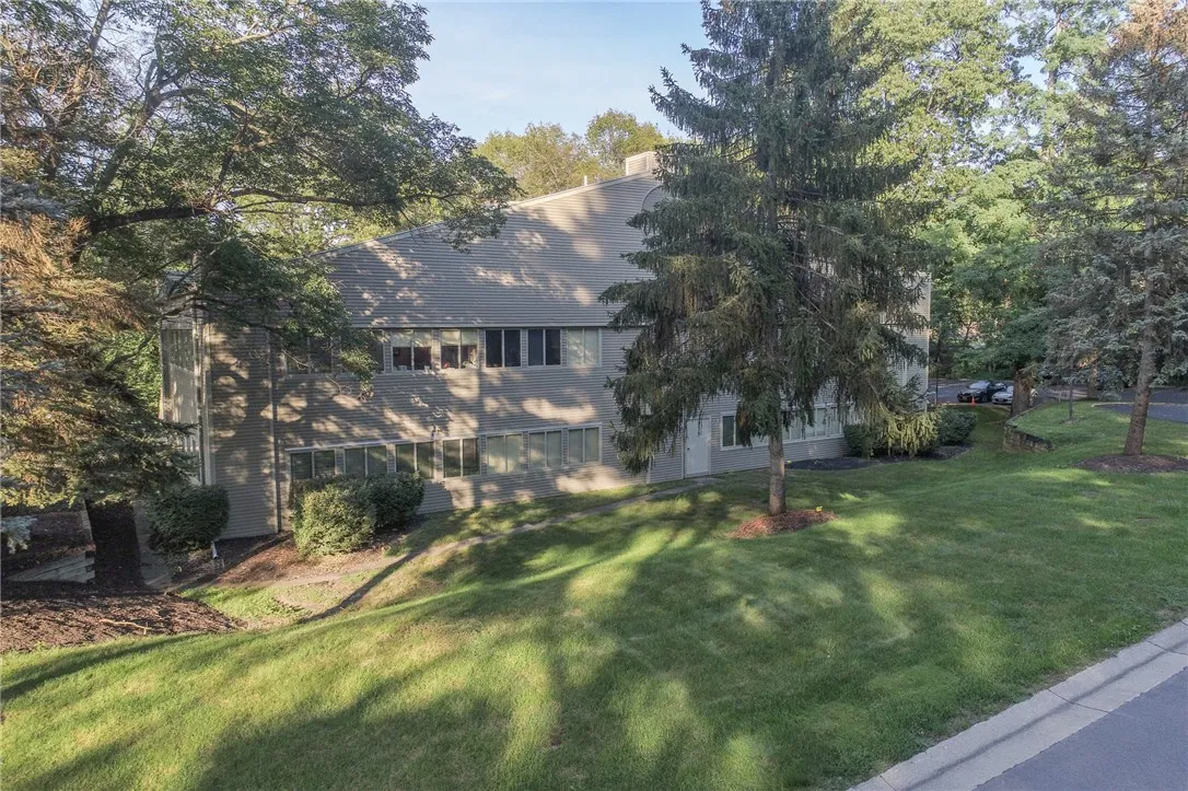 100 Linden Oaks