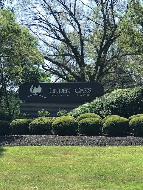 100 Linden Oaks