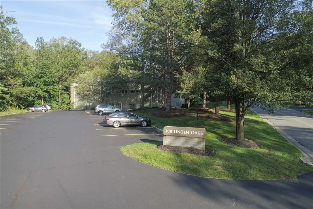 100 Linden Oaks