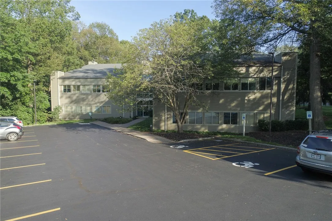 100 Linden Oaks