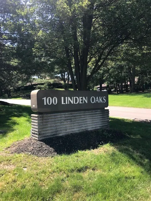 100 Linden Oaks