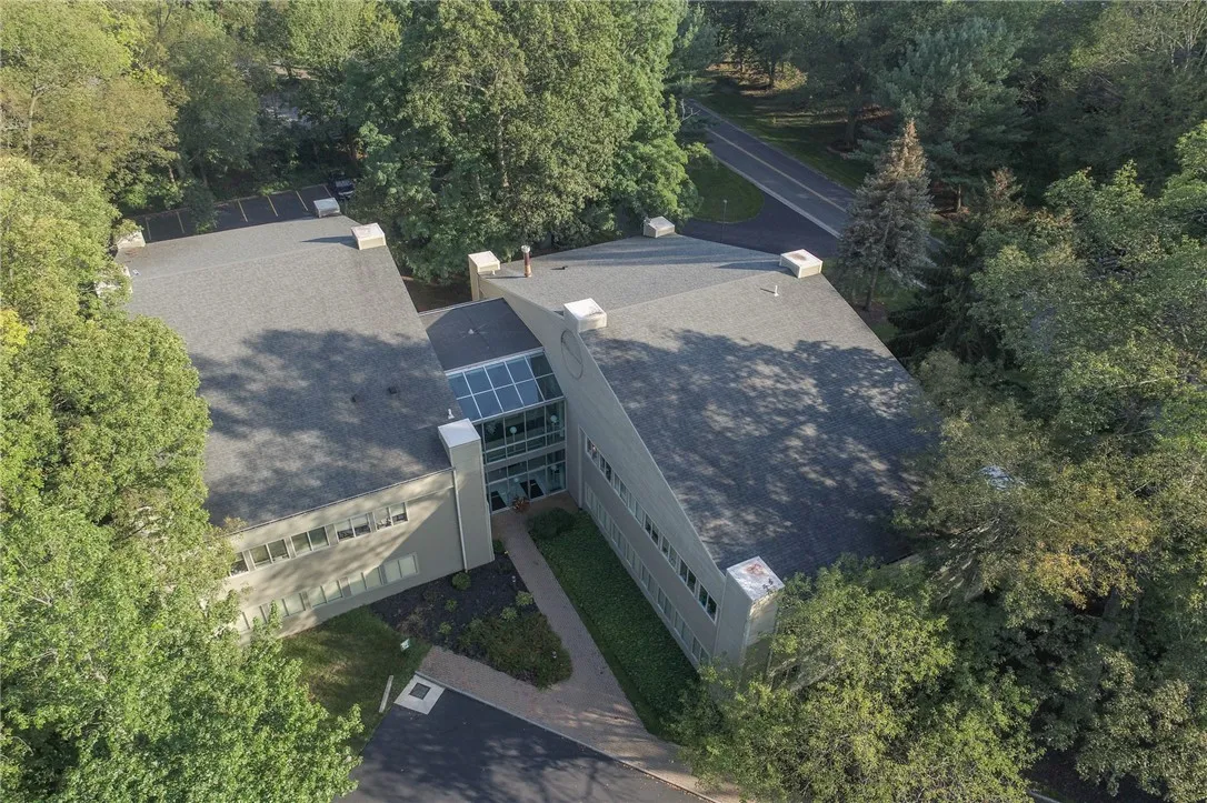 100 Linden Oaks
