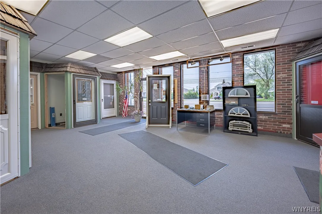 2925 Military Road, Niagara, New York 14304, Niagara, New York 14304, ,Commercial Sale,For Sale,2925 Military Road, Niagara, New York 14304,B1366596