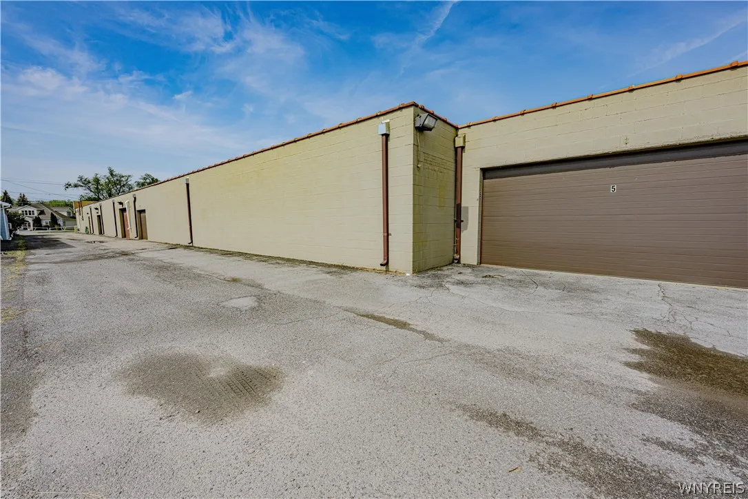2925 Military Road, Niagara, New York 14304, Niagara, New York 14304, ,Commercial Sale,For Sale,2925 Military Road, Niagara, New York 14304,B1366596