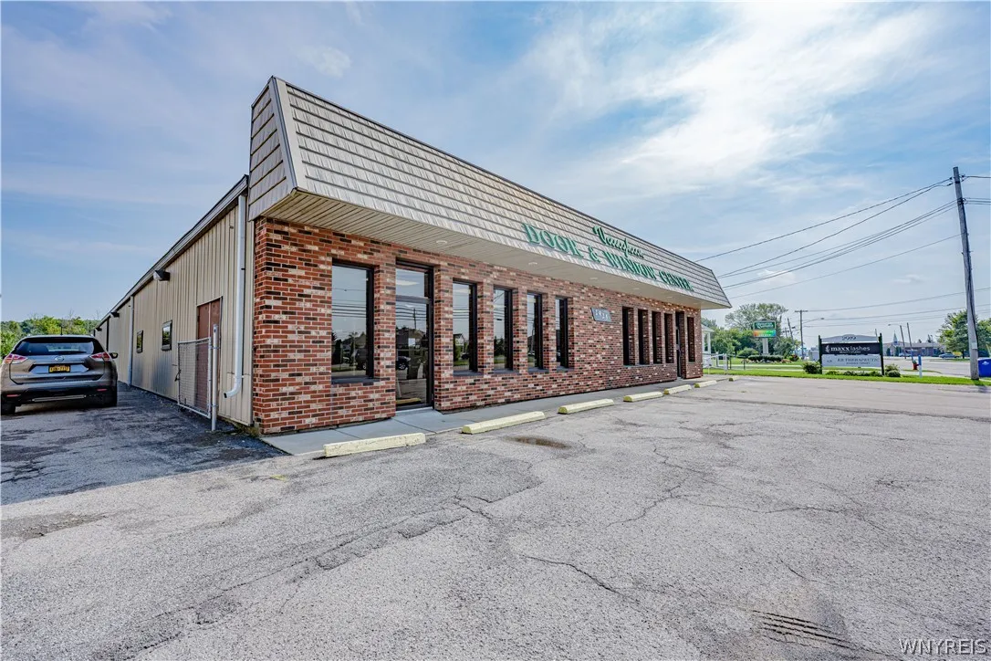 2925 Military Road, Niagara, New York 14304, Niagara, New York 14304, ,Commercial Sale,For Sale,2925 Military Road, Niagara, New York 14304,B1366596