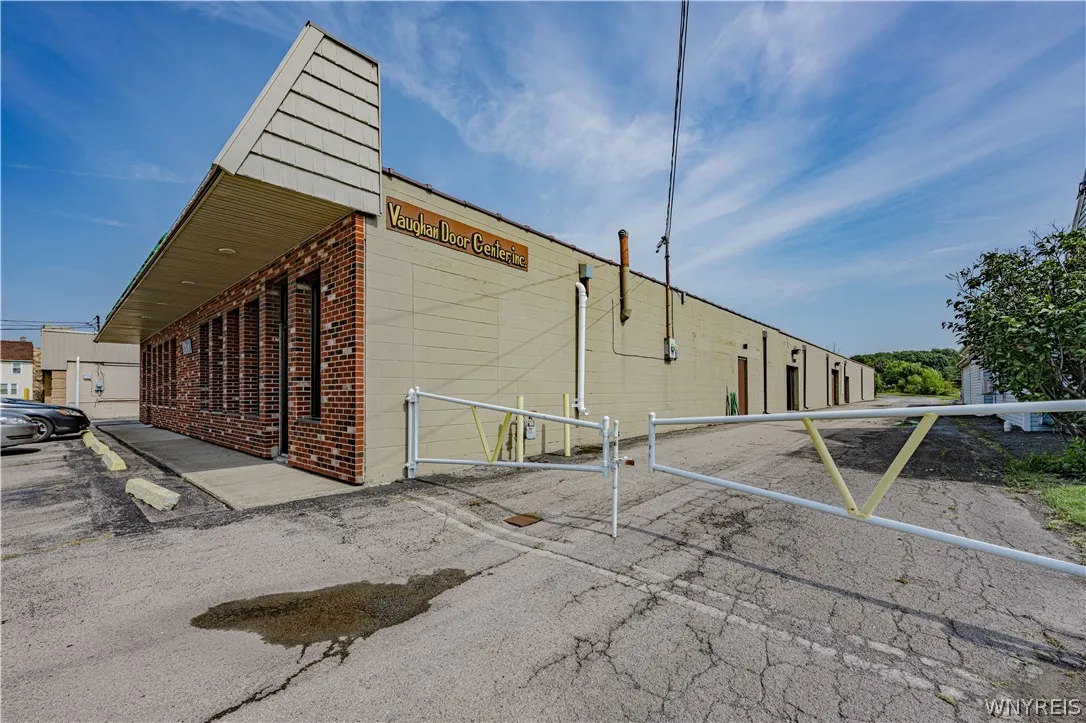 2925 Military Road, Niagara, New York 14304, Niagara, New York 14304, ,Commercial Sale,For Sale,2925 Military Road, Niagara, New York 14304,B1366596