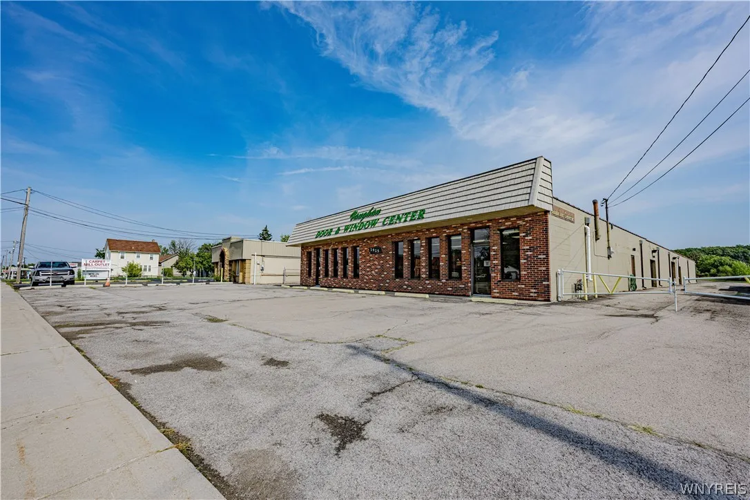 2925 Military Road, Niagara, New York 14304, Niagara, New York 14304, ,Commercial Sale,For Sale,2925 Military Road, Niagara, New York 14304,B1366596