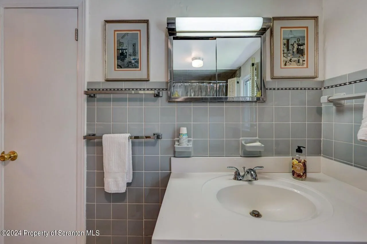 811 Clifton Beach Road, Clifton Twp, Pennsylvania 18424, 4 Bedrooms Bedrooms, 7 Rooms Rooms,2 BathroomsBathrooms,Residential,For Sale,CLIFTON BEACH ROAD,SC4272