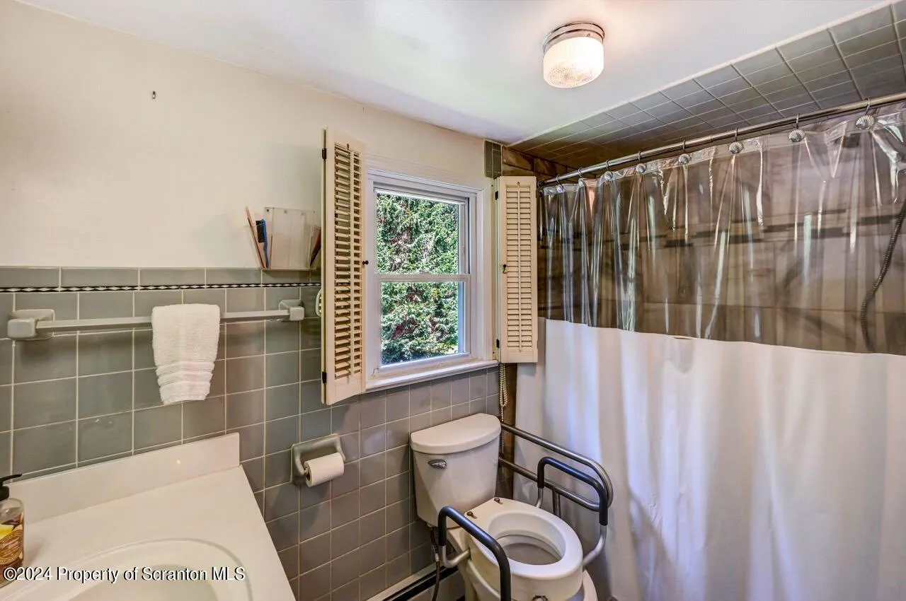 811 Clifton Beach Road, Clifton Twp, Pennsylvania 18424, 4 Bedrooms Bedrooms, 7 Rooms Rooms,2 BathroomsBathrooms,Residential,For Sale,CLIFTON BEACH ROAD,SC4272