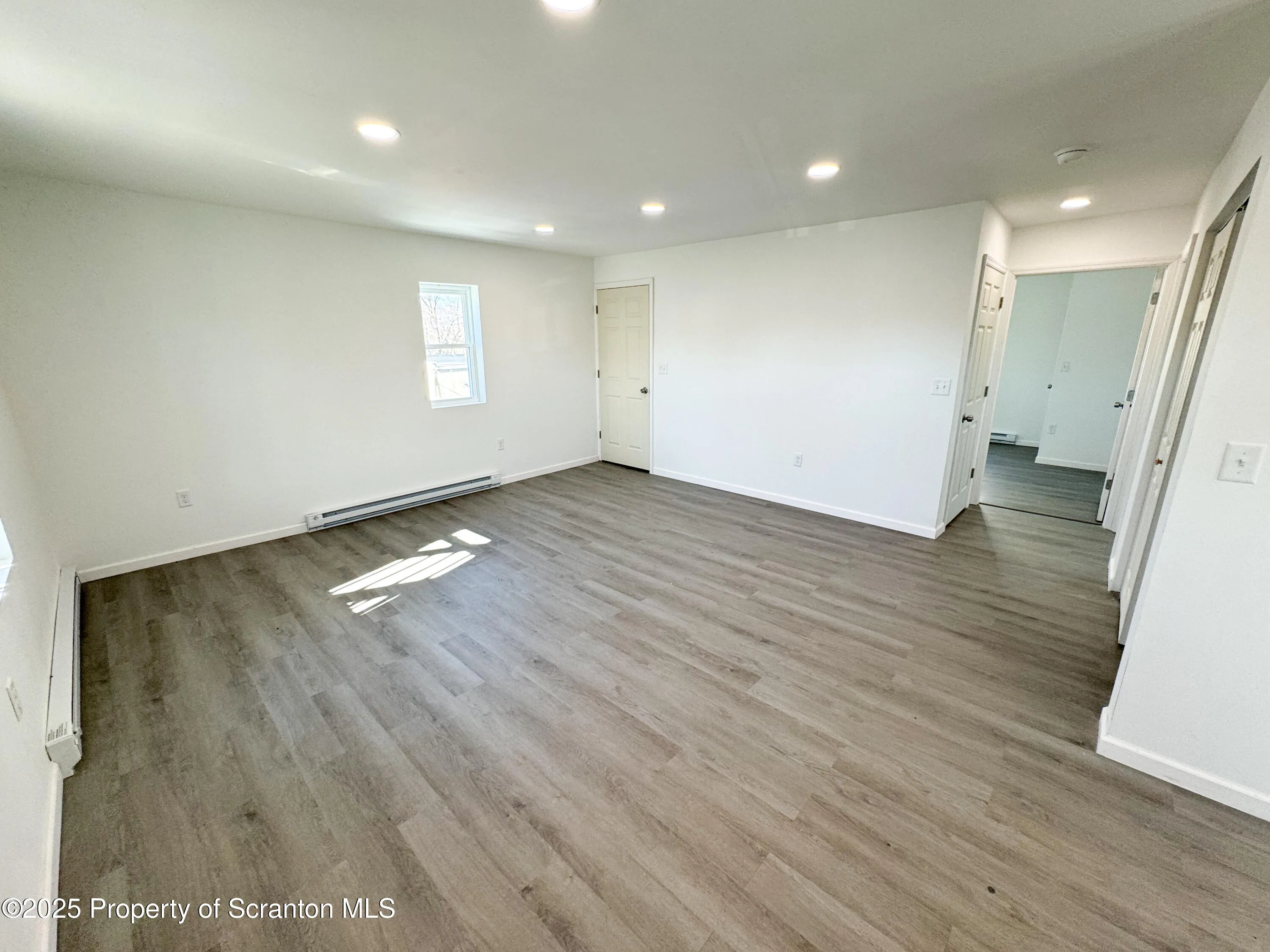 305 Willow Street Unit Rear 2, Scranton, Pennsylvania 18505, 4 Bedrooms Bedrooms, 5 Rooms Rooms,1 BathroomBathrooms,Residential Lease,For Rent,Willow,SC250854