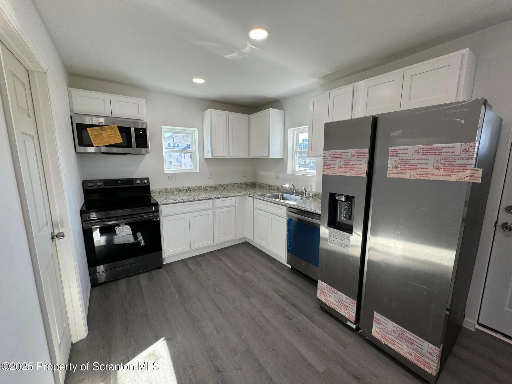 305 Willow Street Unit Rear 2, Scranton, Pennsylvania 18505, 4 Bedrooms Bedrooms, 5 Rooms Rooms,1 BathroomBathrooms,Residential Lease,For Rent,Willow,SC250854