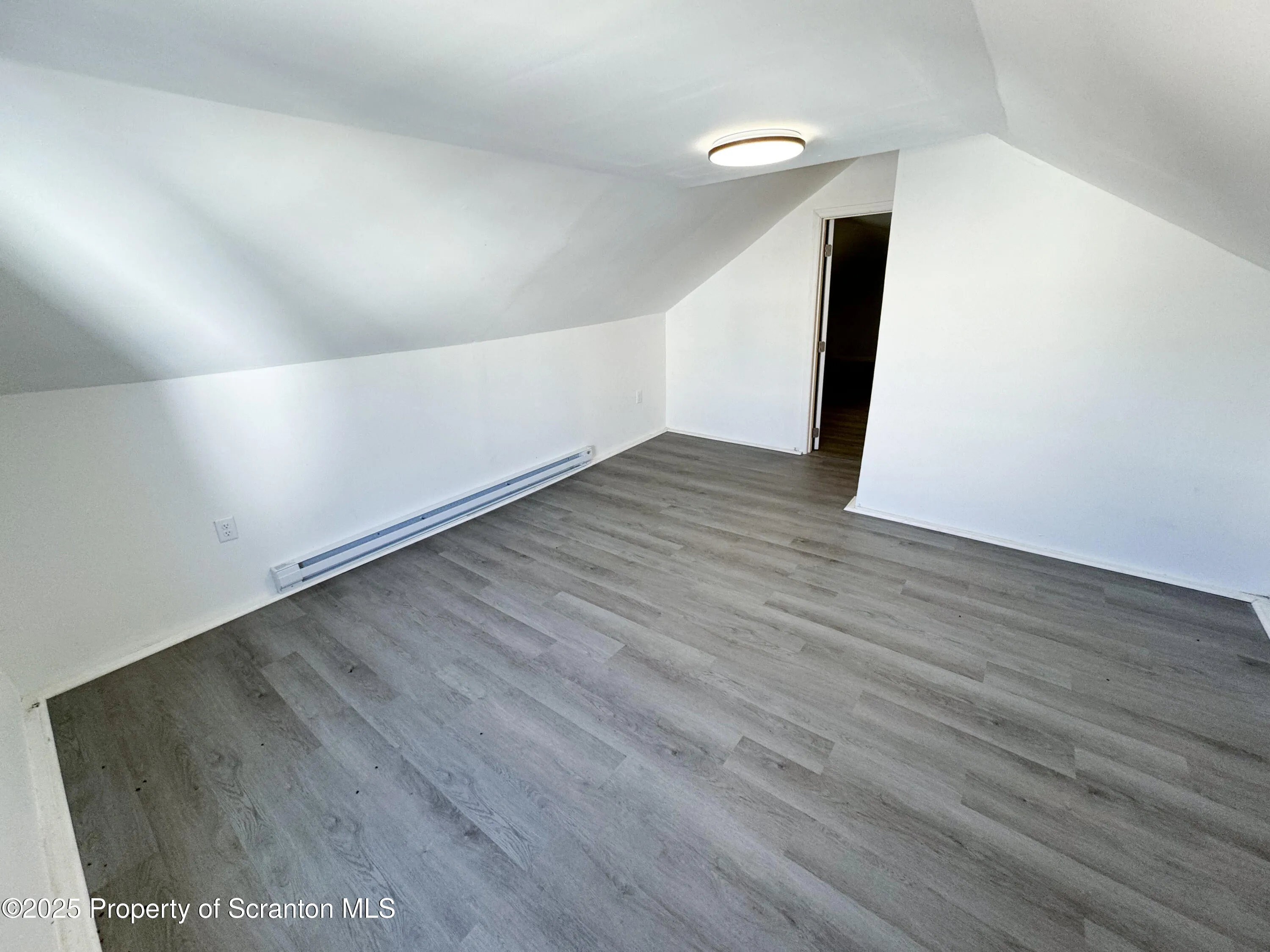 305 Willow Street Unit Rear 2, Scranton, Pennsylvania 18505, 4 Bedrooms Bedrooms, 5 Rooms Rooms,1 BathroomBathrooms,Residential Lease,For Rent,Willow,SC250854