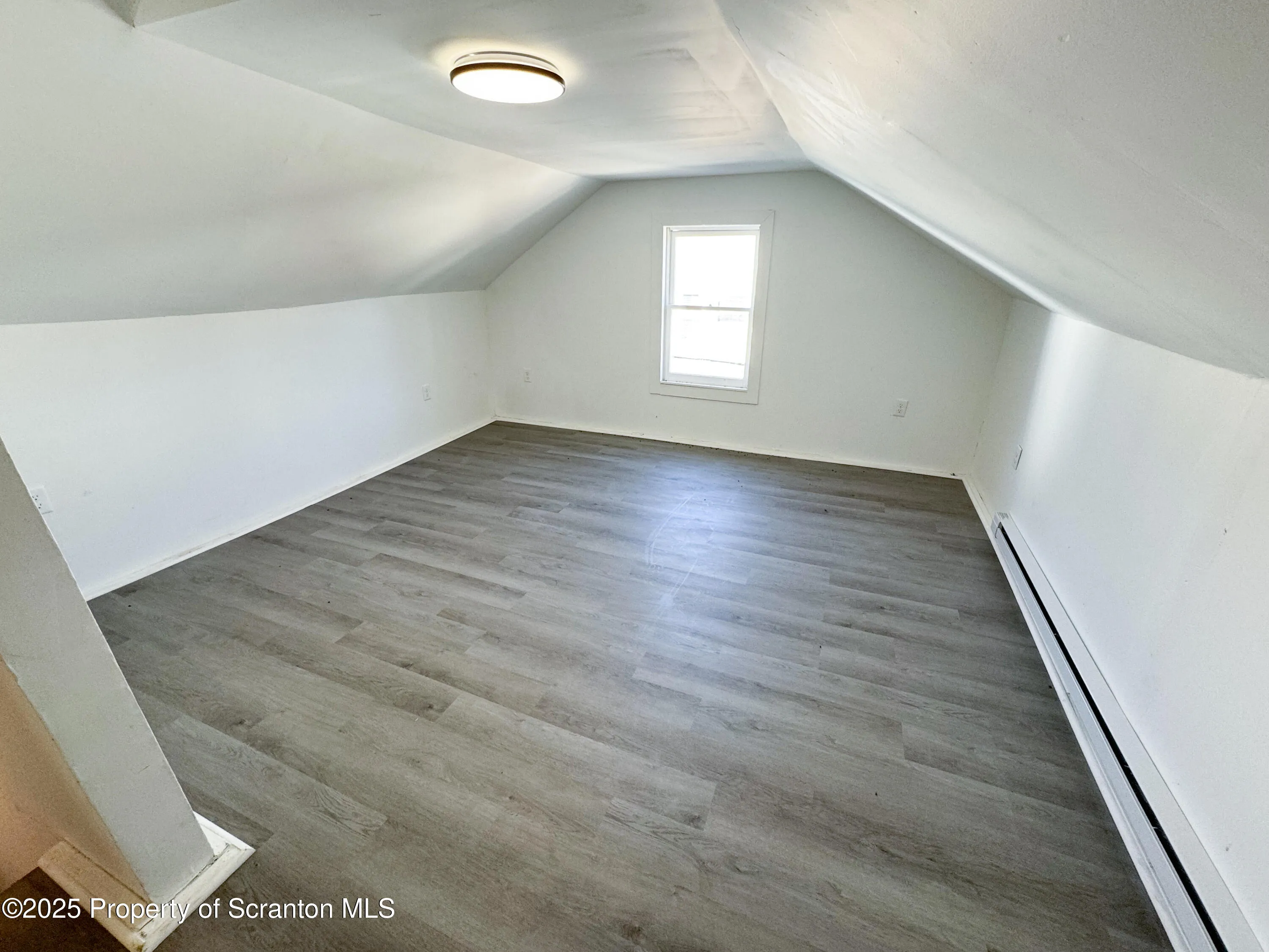 305 Willow Street Unit Rear 2, Scranton, Pennsylvania 18505, 4 Bedrooms Bedrooms, 5 Rooms Rooms,1 BathroomBathrooms,Residential Lease,For Rent,Willow,SC250854
