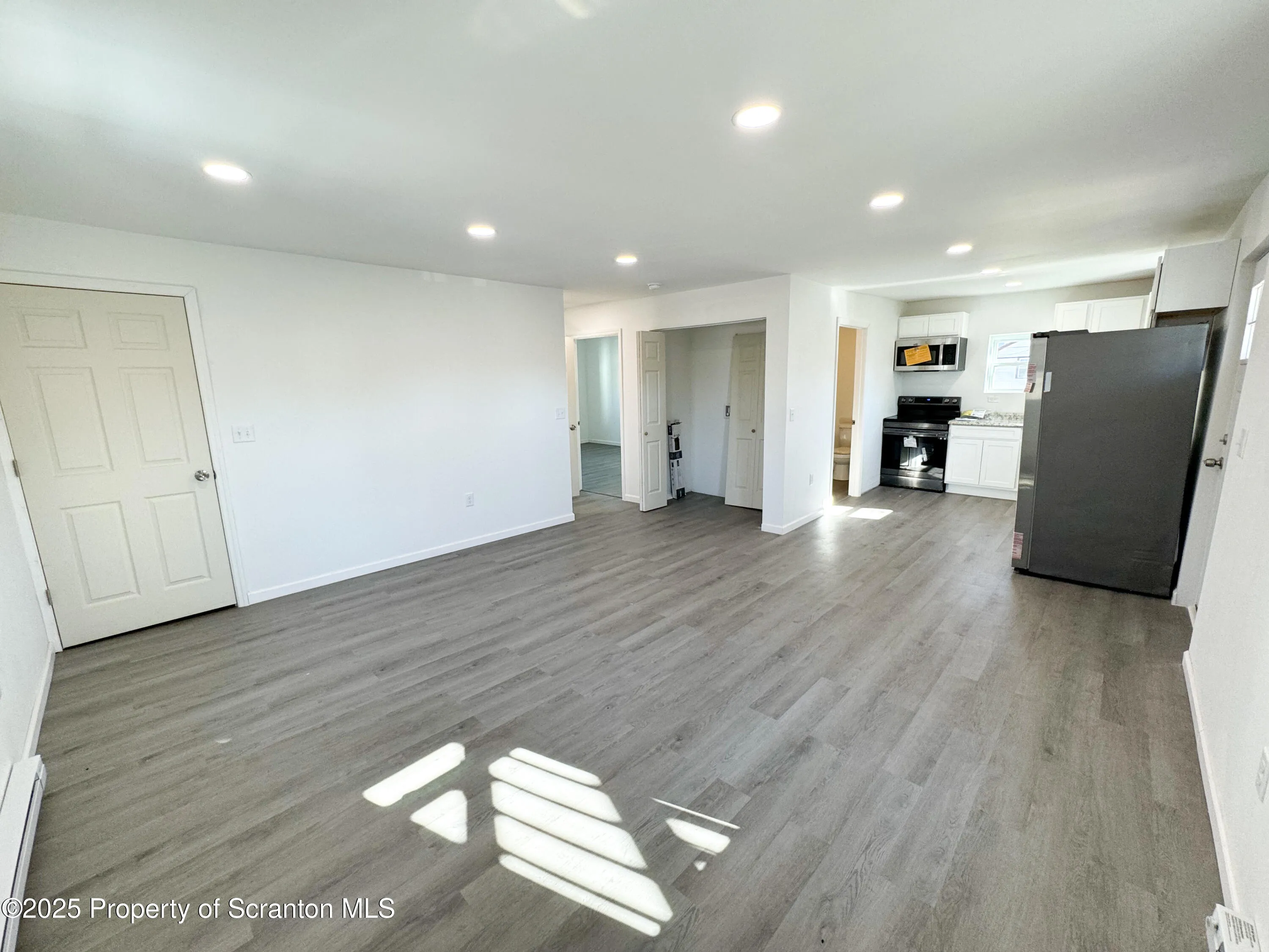 305 Willow Street Unit Rear 2, Scranton, Pennsylvania 18505, 4 Bedrooms Bedrooms, 5 Rooms Rooms,1 BathroomBathrooms,Residential Lease,For Rent,Willow,SC250854