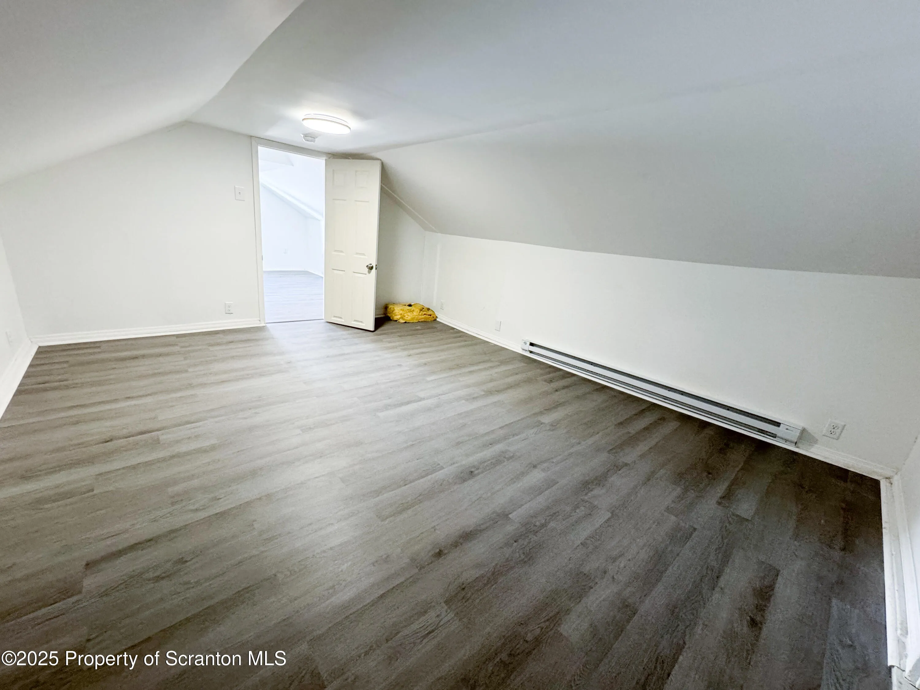305 Willow Street Unit Rear 2, Scranton, Pennsylvania 18505, 4 Bedrooms Bedrooms, 5 Rooms Rooms,1 BathroomBathrooms,Residential Lease,For Rent,Willow,SC250854