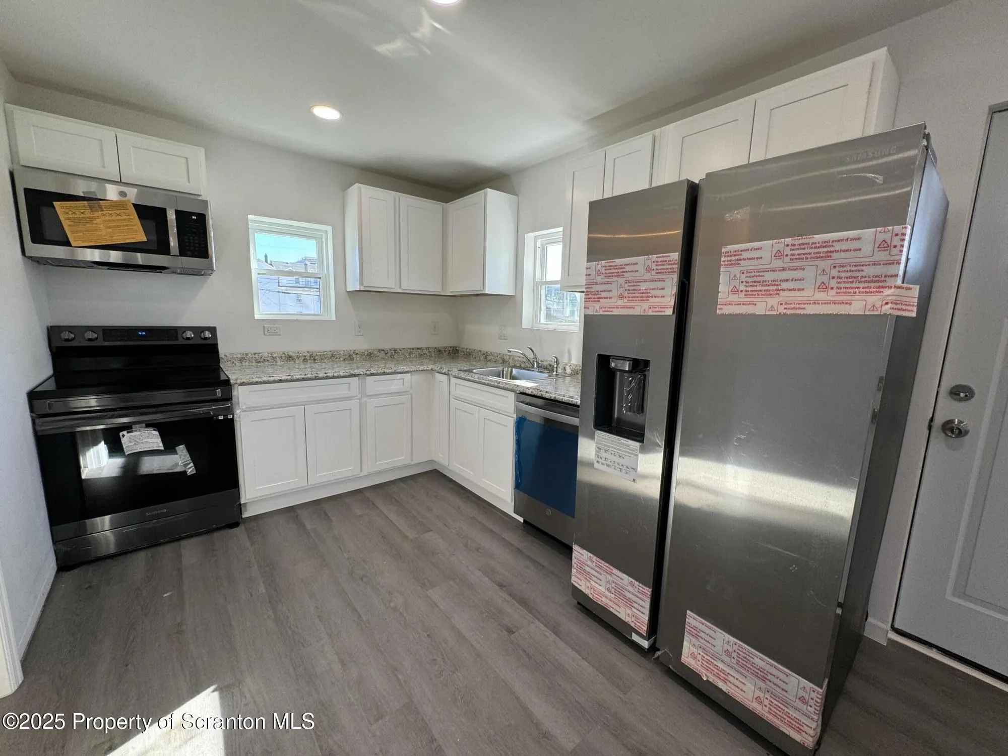305 Willow Street Unit Rear 2, Scranton, Pennsylvania 18505, 4 Bedrooms Bedrooms, 5 Rooms Rooms,1 BathroomBathrooms,Residential Lease,For Rent,Willow,SC250854