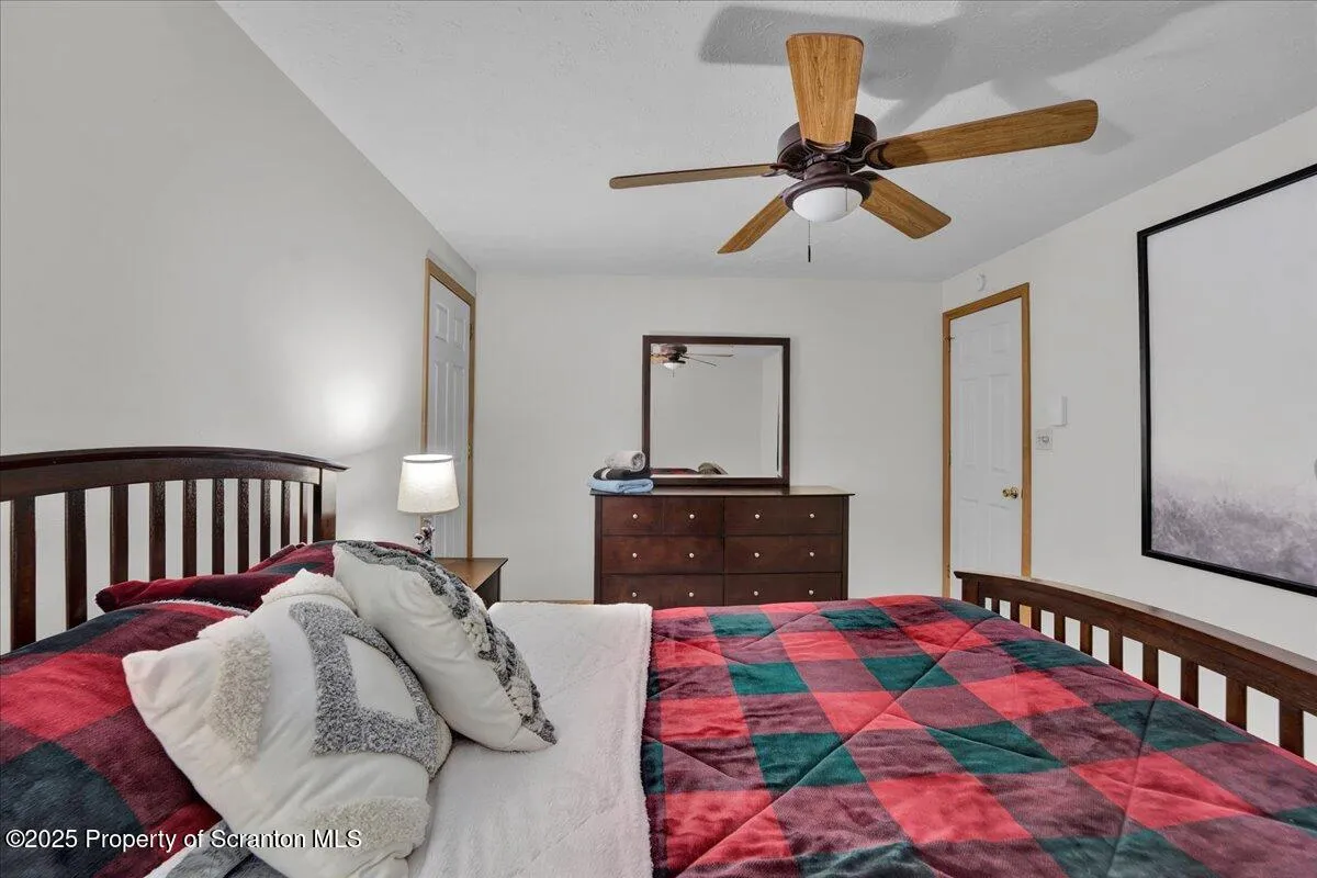 7 Sheffick Road Unit - 707, Clifton Twp, Pennsylvania 18424, 4 Bedrooms Bedrooms, 10 Rooms Rooms,3 BathroomsBathrooms,Residential,For Sale,Sheffick,SC250915