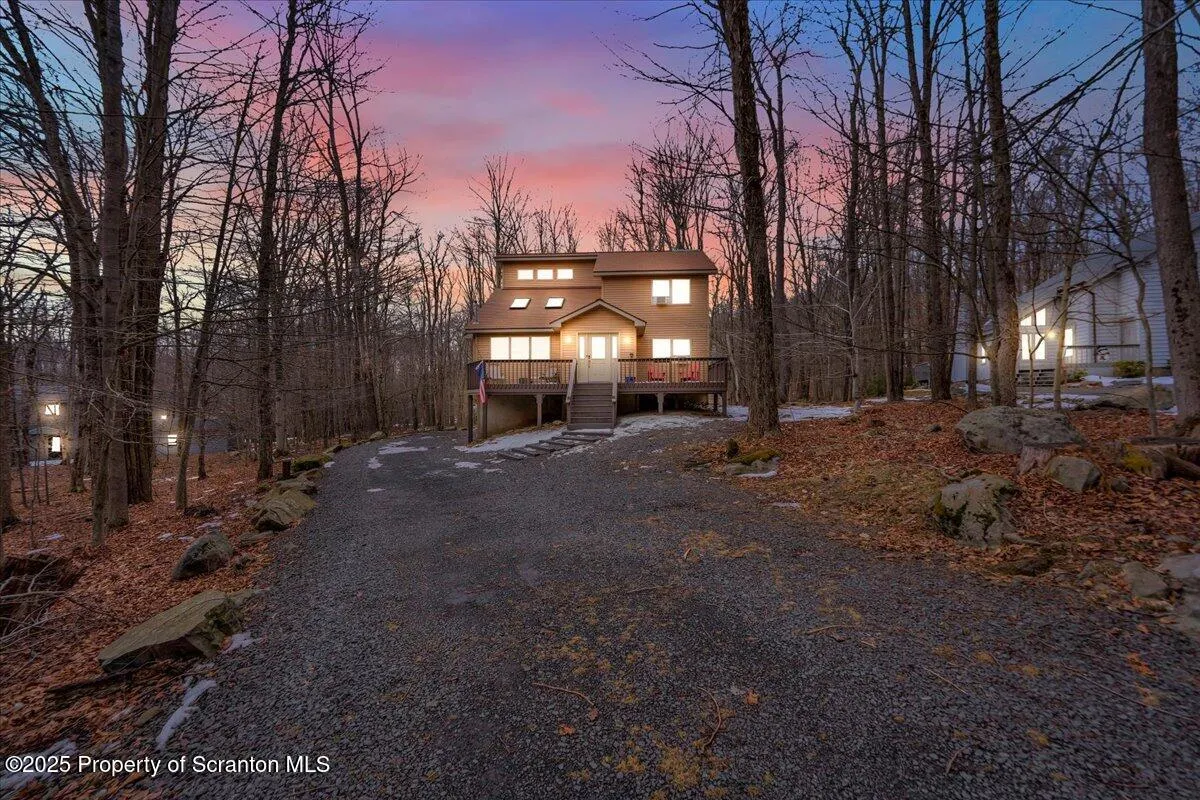 7 Sheffick Road Unit - 707, Clifton Twp, Pennsylvania 18424, 4 Bedrooms Bedrooms, 10 Rooms Rooms,3 BathroomsBathrooms,Residential,For Sale,Sheffick,SC250915