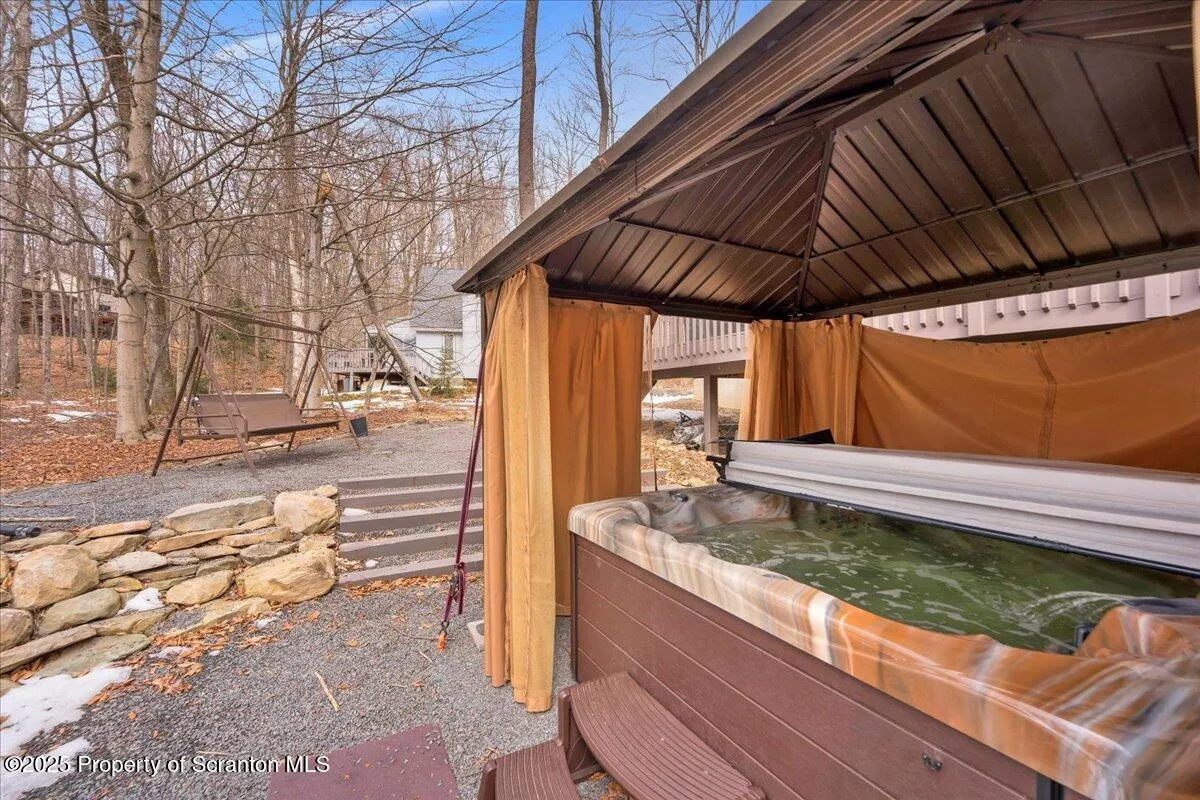 7 Sheffick Road Unit - 707, Clifton Twp, Pennsylvania 18424, 4 Bedrooms Bedrooms, 10 Rooms Rooms,3 BathroomsBathrooms,Residential,For Sale,Sheffick,SC250915