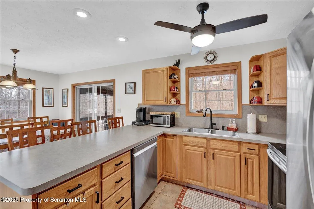 7 Sheffick Road Unit - 707, Clifton Twp, Pennsylvania 18424, 4 Bedrooms Bedrooms, 10 Rooms Rooms,3 BathroomsBathrooms,Residential,For Sale,Sheffick,SC250915