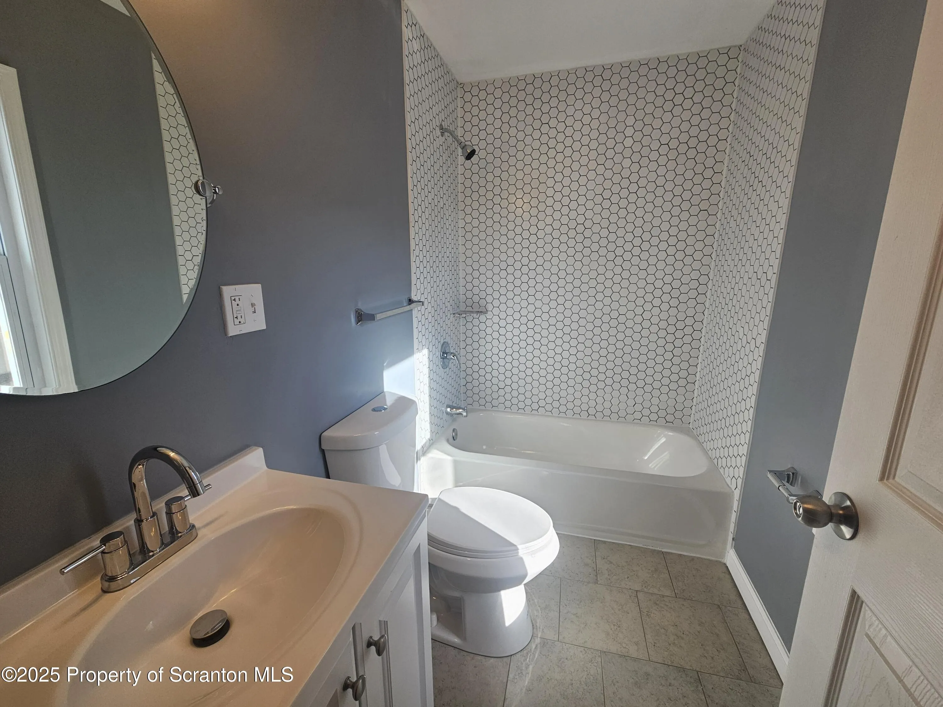 125 River Street Unit 2 Front, Olyphant, Pennsylvania 18447, 2 Rooms Rooms,1 BathroomBathrooms,Residential Lease,For Rent,River,SC251589